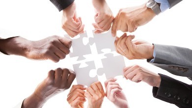企業(yè)網(wǎng)站建設找建站公司做還是自己招人做好呢？